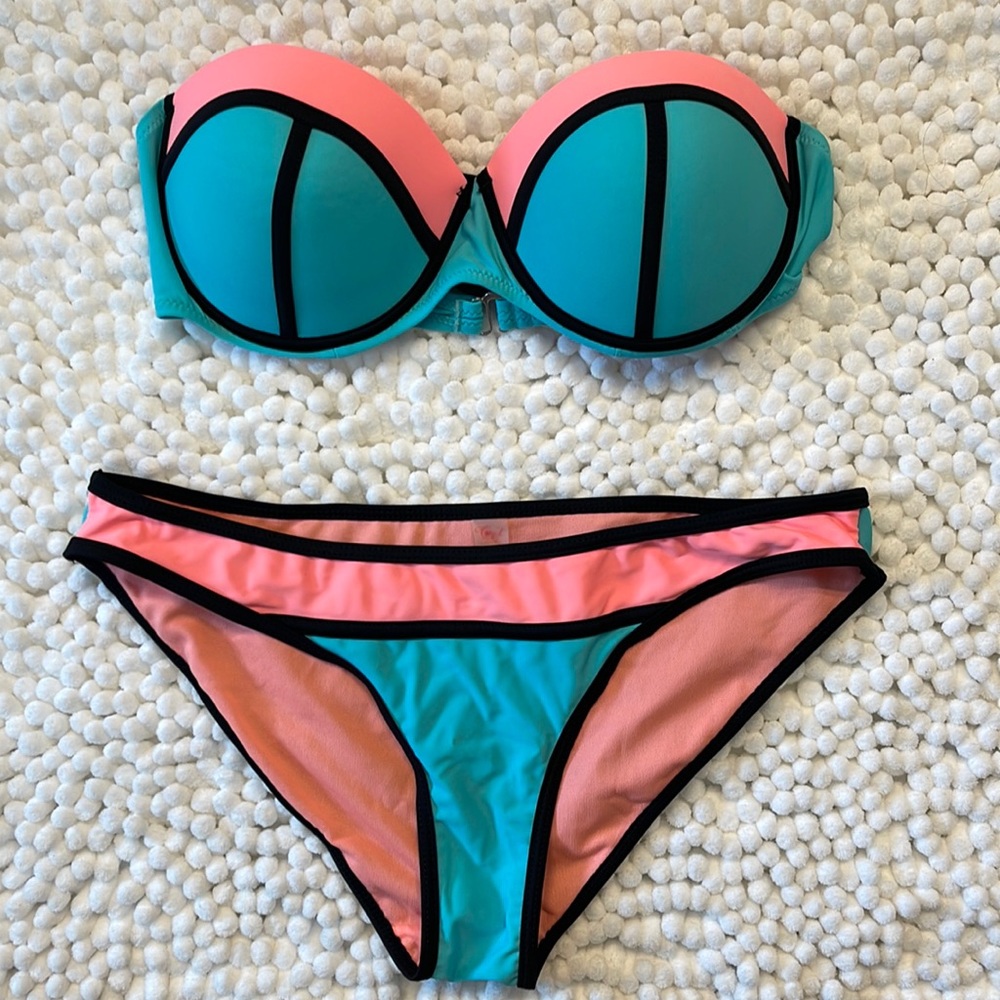 Coral 🪸 Bikini 👙